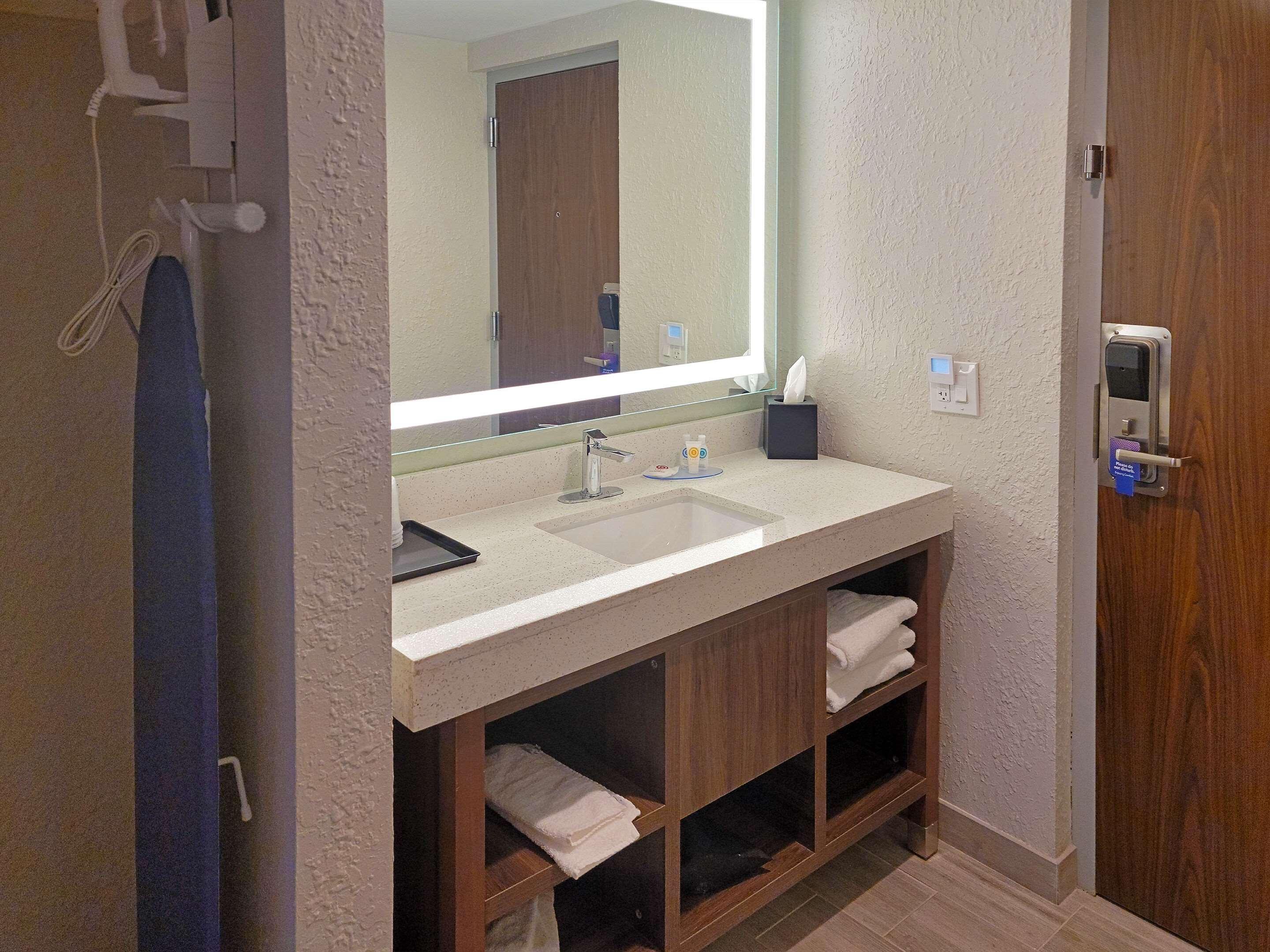 Comfort Inn & Suites Wyomissing-Reading Bagian luar foto